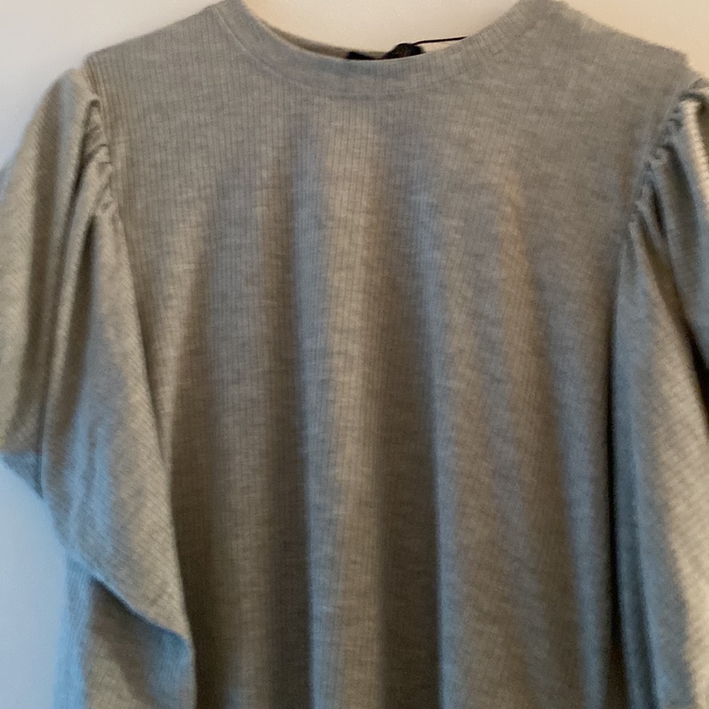 Gray long sleeve shirt with puff sleeves and a tie back